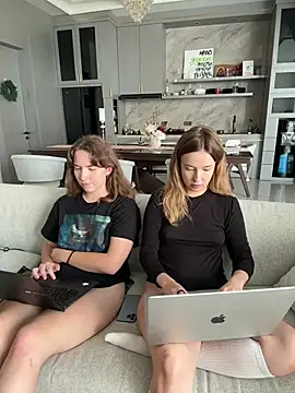 Nura_n_Sarah camshow