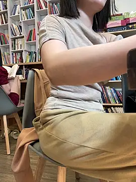 Secretly_masturbating doggy and facial show