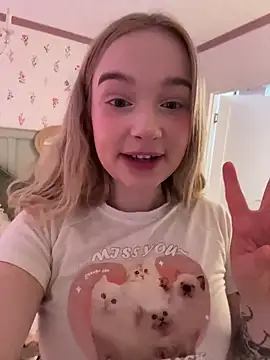 Baby_Tiny tits camshow