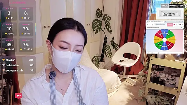 Nayomi_34f with friend camshow